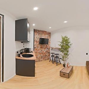 Deluxe Studio